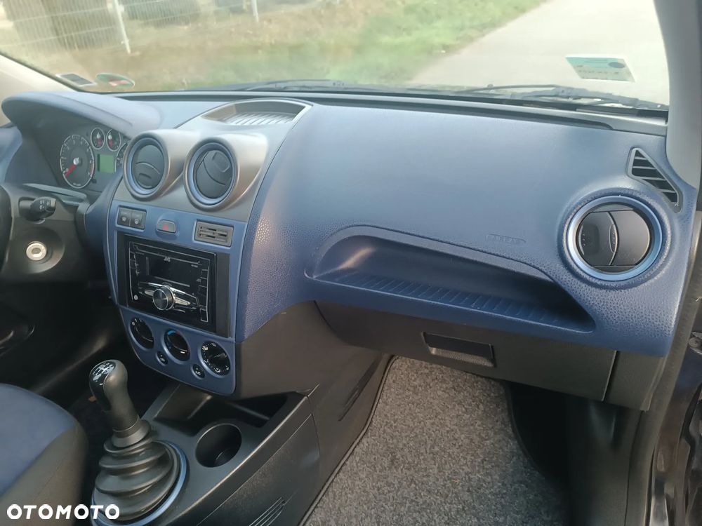 Ford Fiesta 1.4 Ambiente - 37