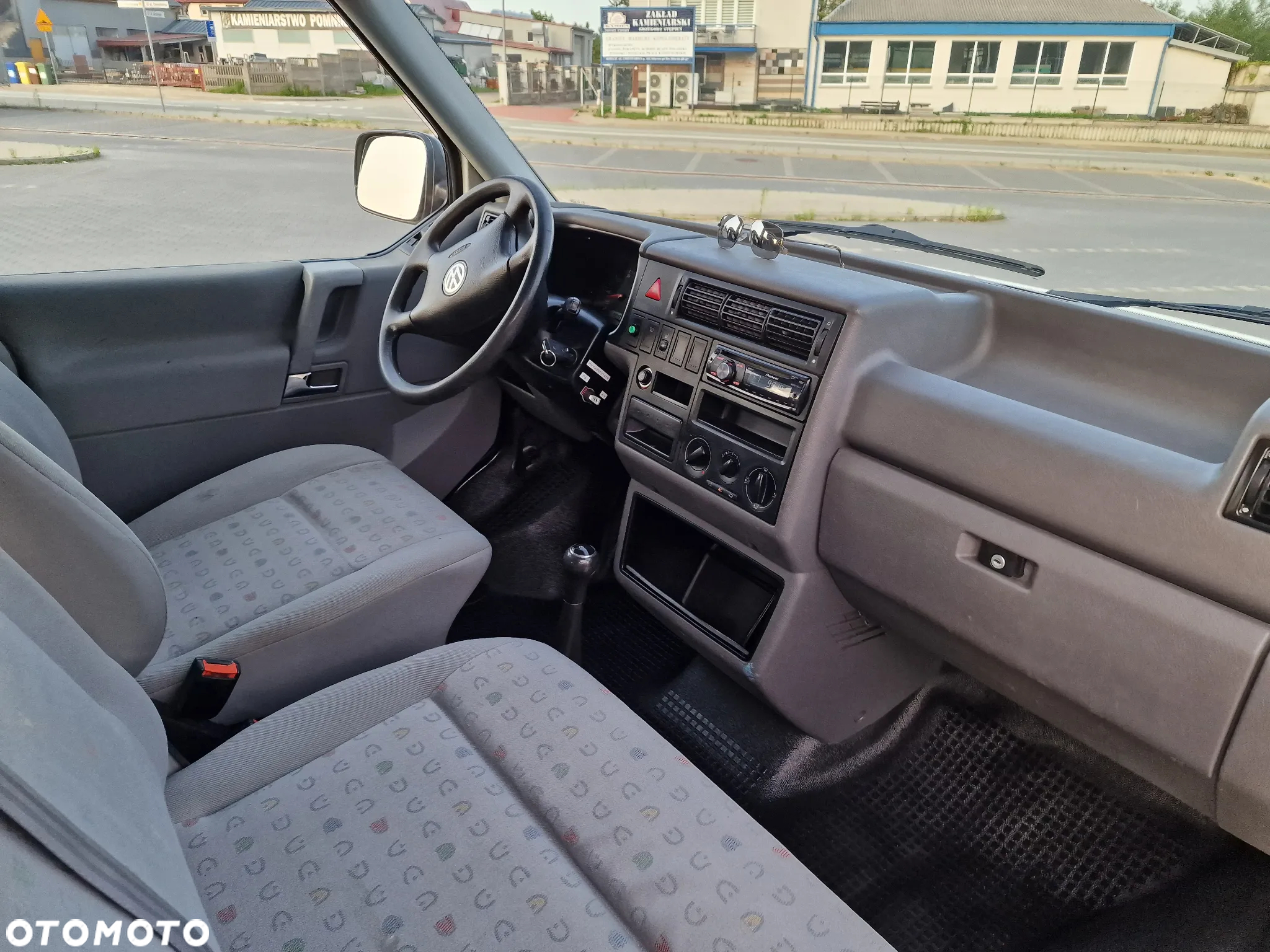 Volkswagen Caravelle GL - 23