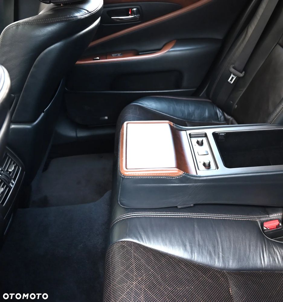 Lexus LS - 32