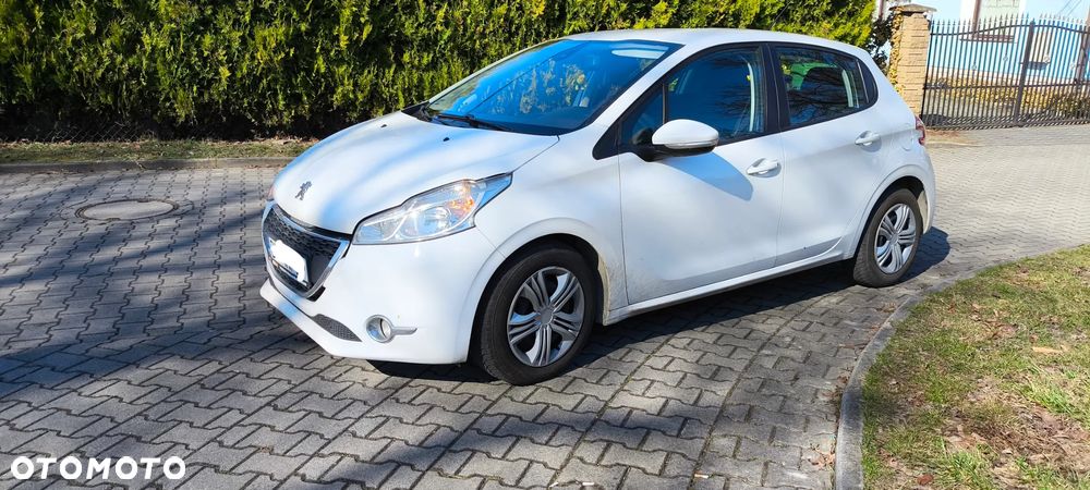 Peugeot 208 - 1