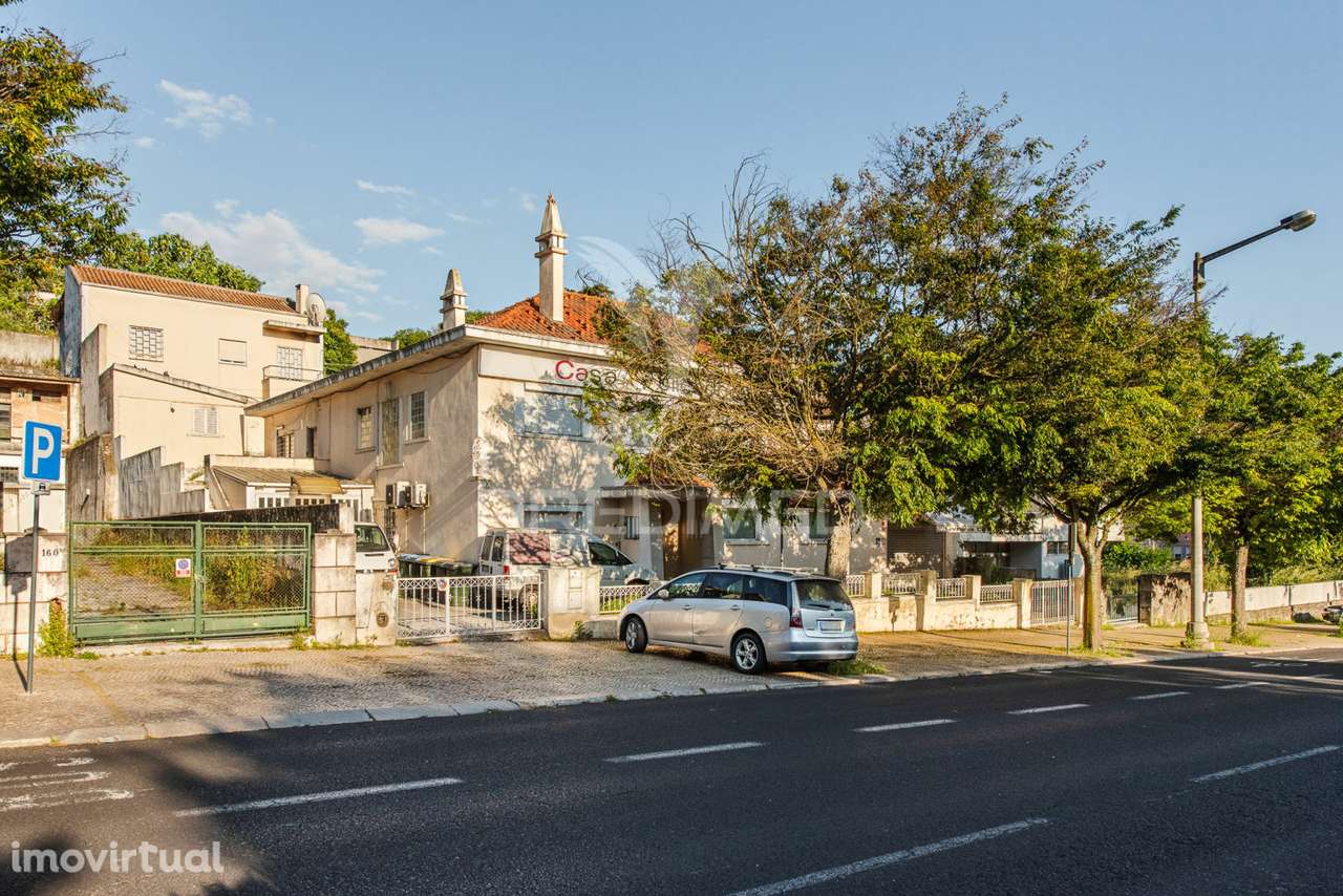 Moradia em zona nobre de Lisboa - Av. Almirante Gago Coutinho - Grande imagem: 2/24