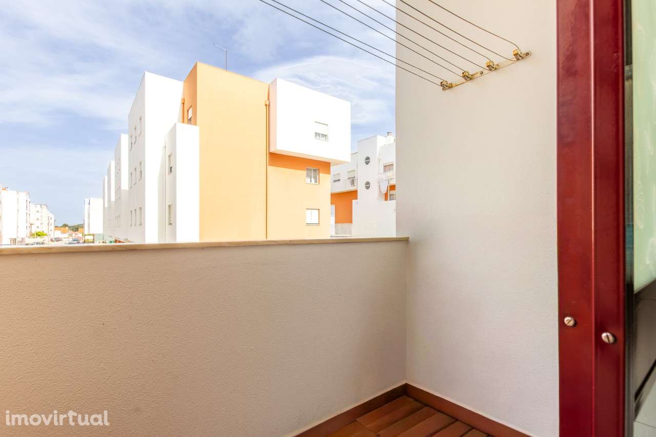 Apartamento T2 com varanda, central em Quinta do Conde - Grande imagem: 5/15