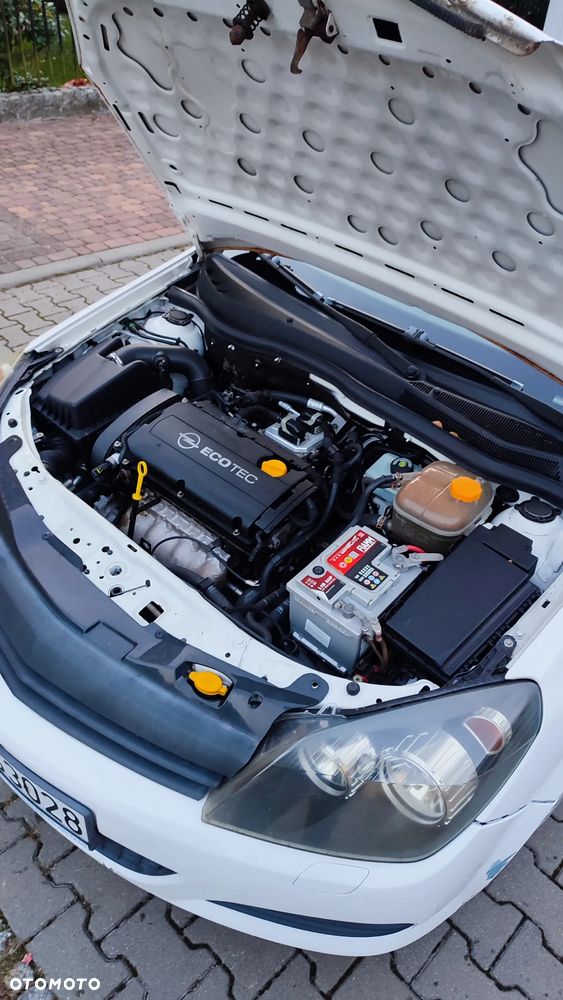 Opel Astra GTC 1.6 Cosmo - 4