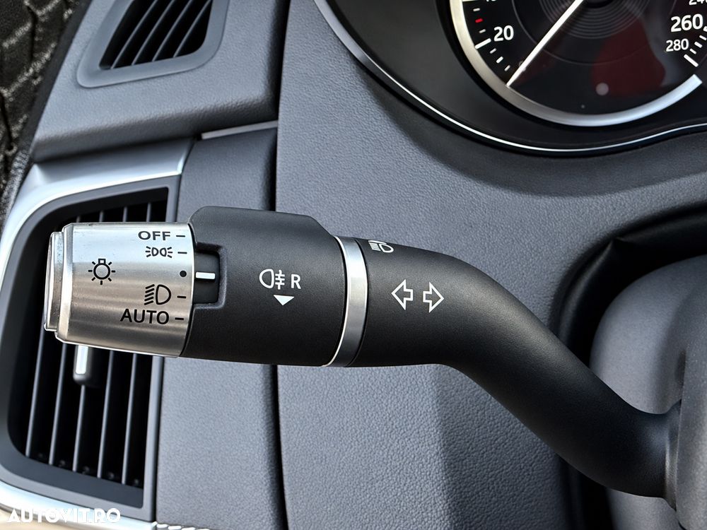 Jaguar E-Pace D200 AWD R-Dynamic SE - 32