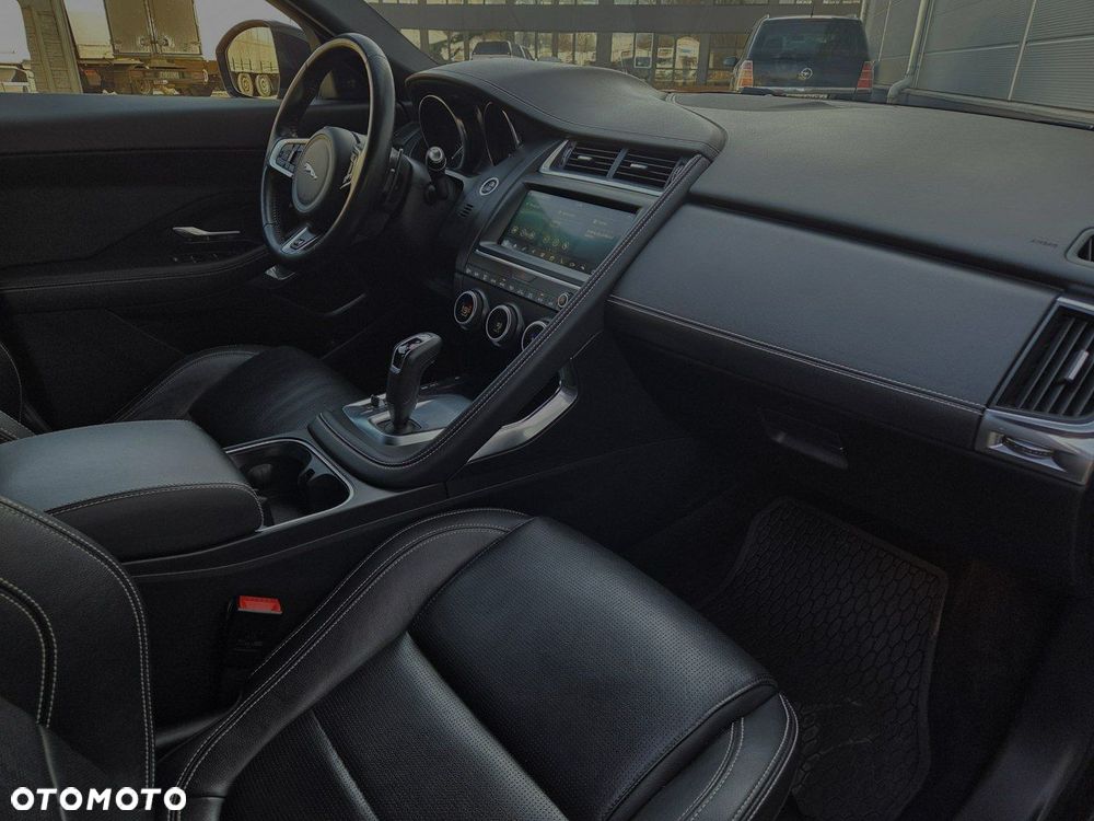 Jaguar E-Pace - 33