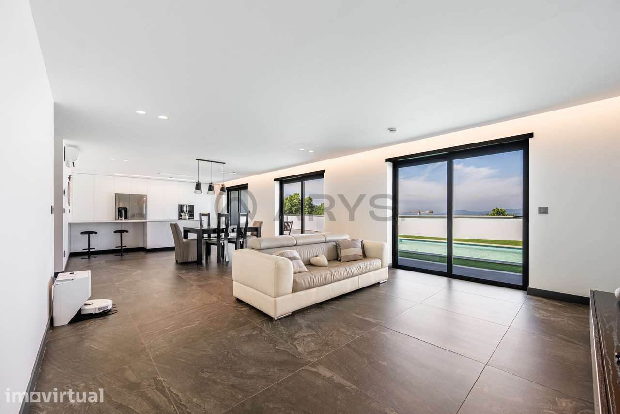 Moradia T4 Contemporânea com Piscina e Vistas Panorâmicas | Ponte d... - Grande imagem: 5/46