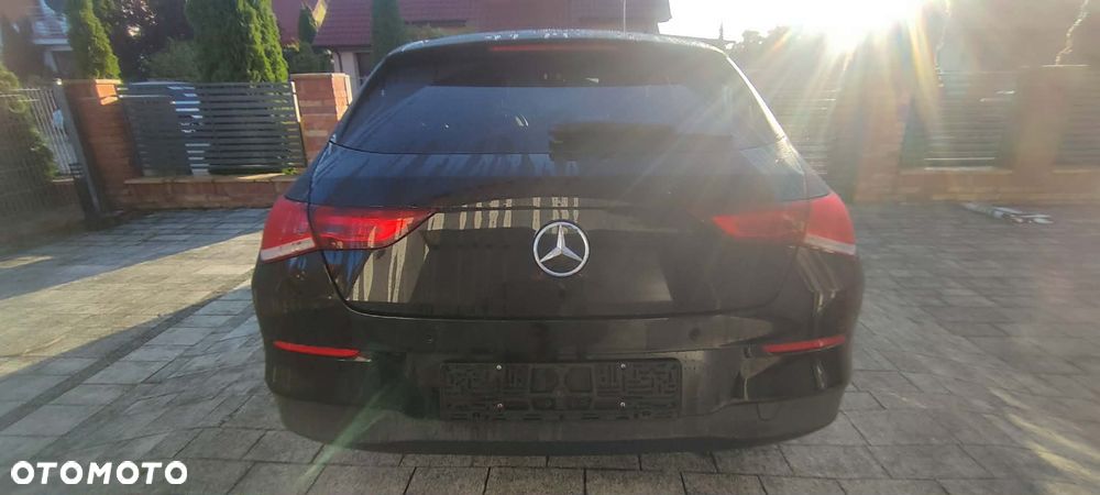 Mercedes-Benz CLA 180 7G-DCT - 11