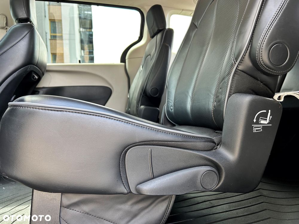 Chrysler Pacifica - 18