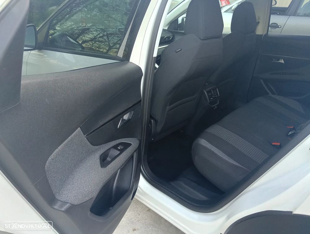 Peugeot 3008 1.5 BlueHDi Allure - 24