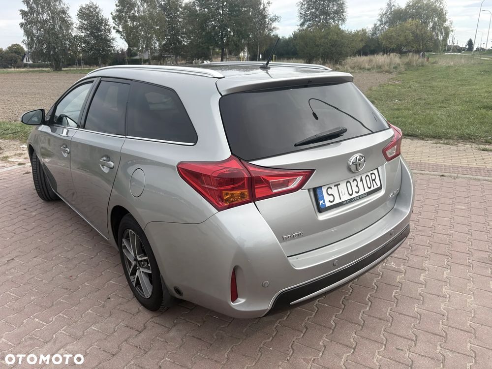 Toyota Auris 2014 photo 2