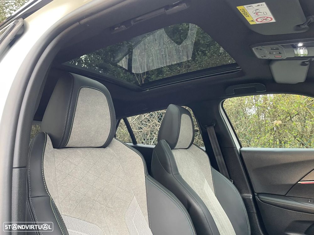 Peugeot e-2008 GT Pack - 29