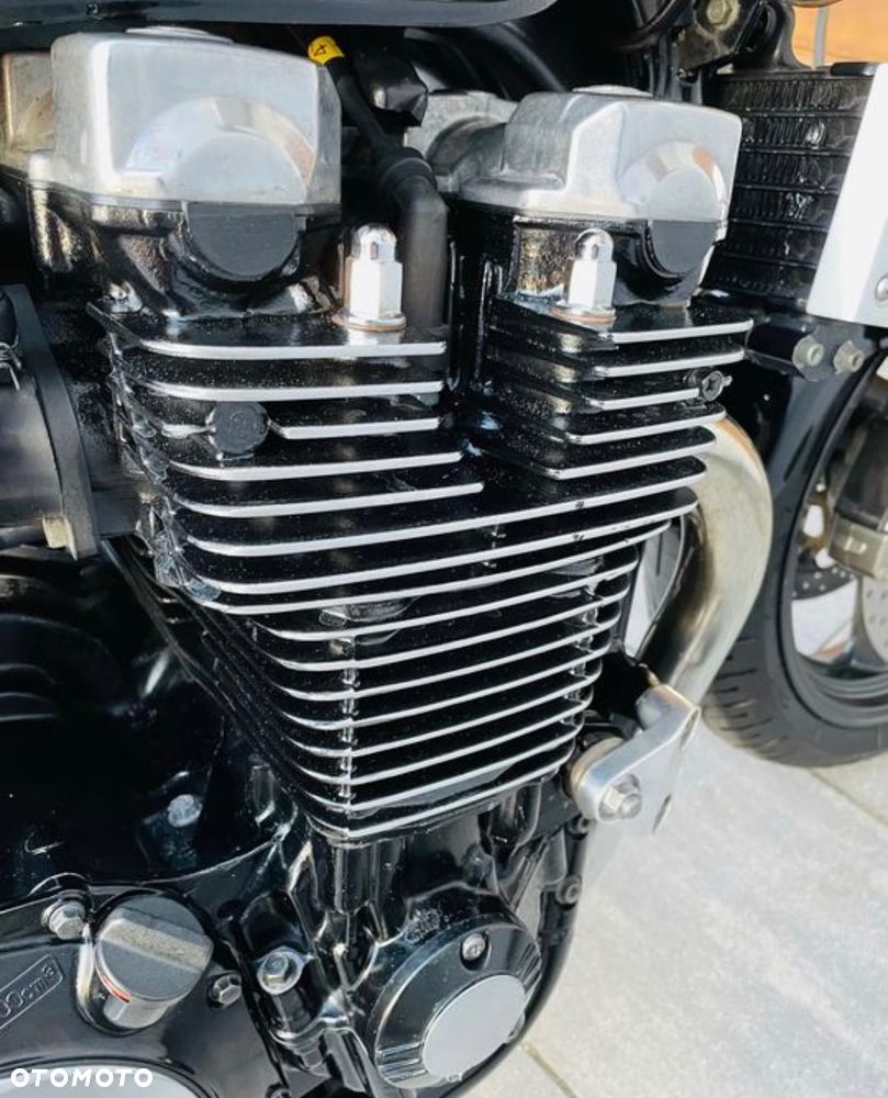 Yamaha XJR - 11