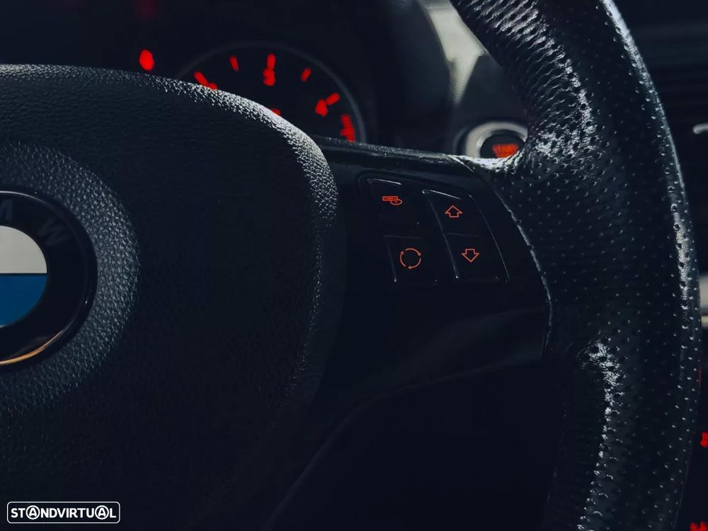 BMW 118 d Pack M - 29