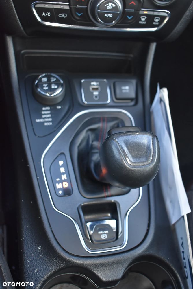 Jeep Cherokee 3.2 V6 Pentastar Active Drive Lock Autom Trailhawk - 38