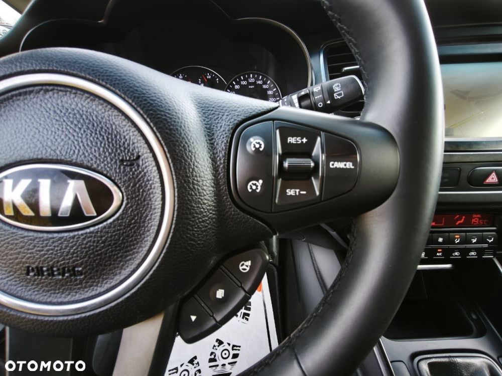 Kia Carens - 13