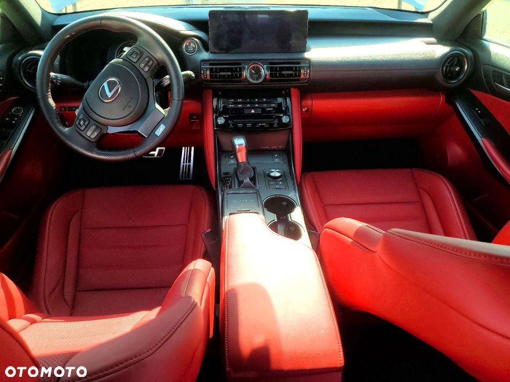 Lexus IS 200t - 10