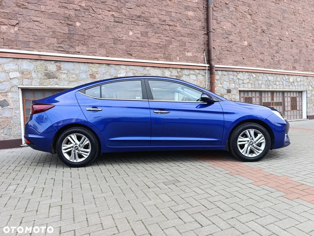 Hyundai Elantra 1.6 Comfort - 16