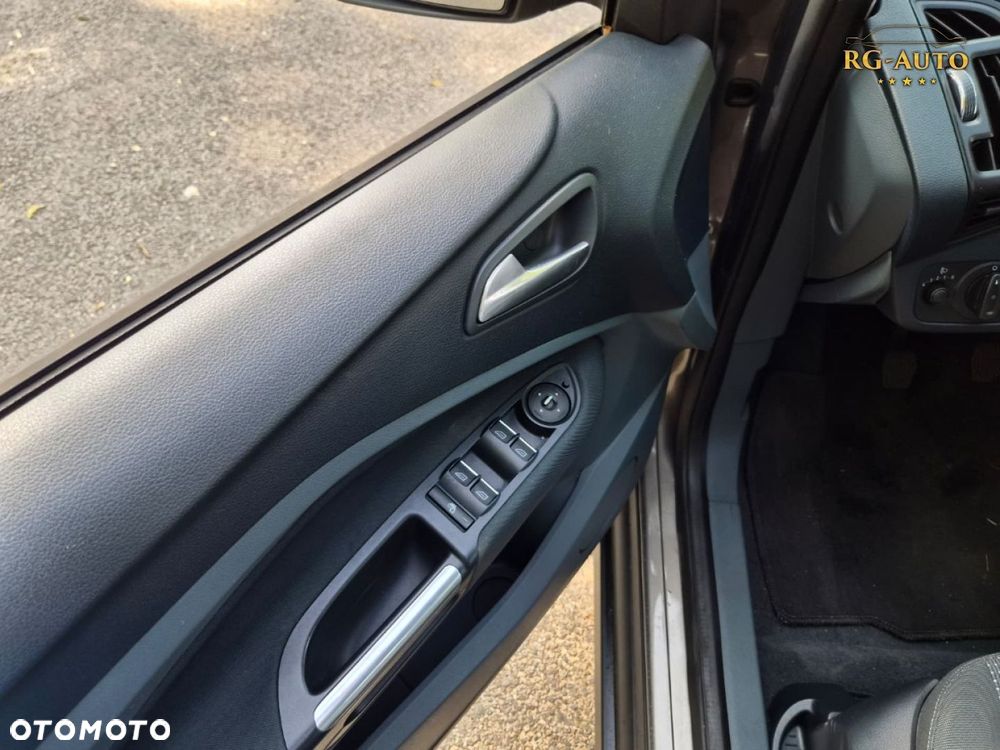 Ford Grand C-MAX - 32