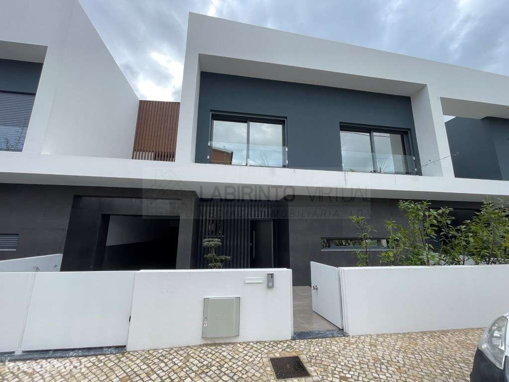 Vende-se Moradias T4 em Condomínio privado, no Fanqueiro - Loures - Grande imagem: 3/33