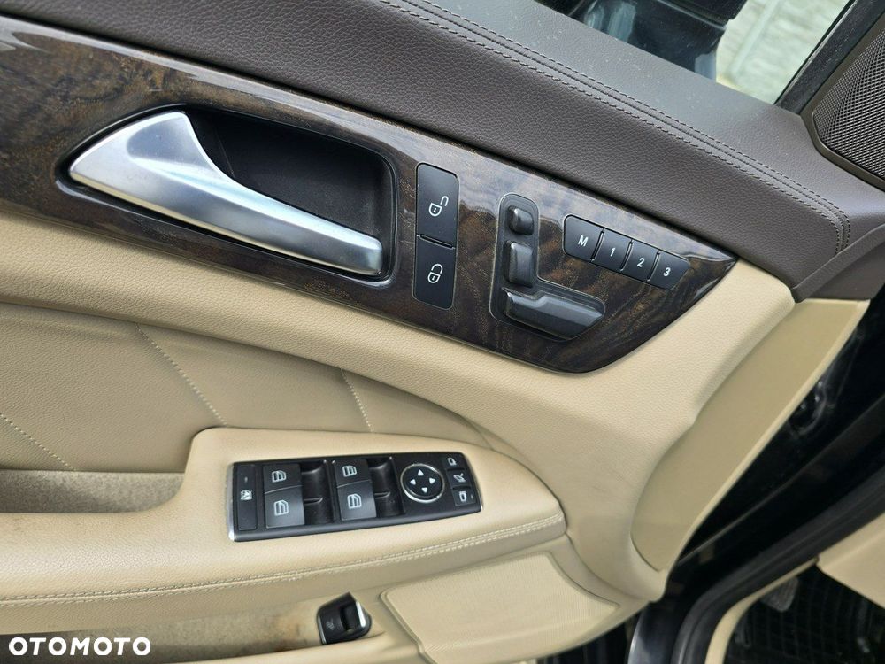 Mercedes-Benz CLS - 25