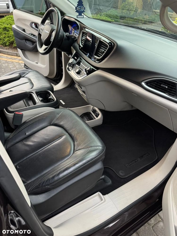 Chrysler Pacifica - 23