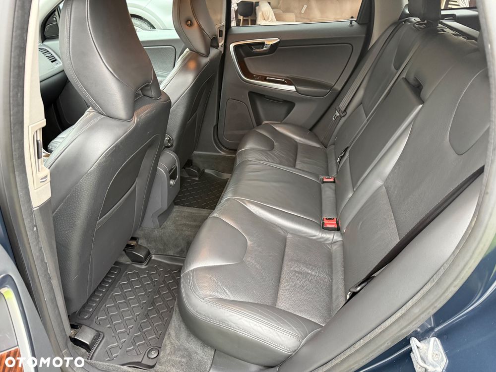 Volvo XC 60 D5 AWD Geartronic Summum - 16