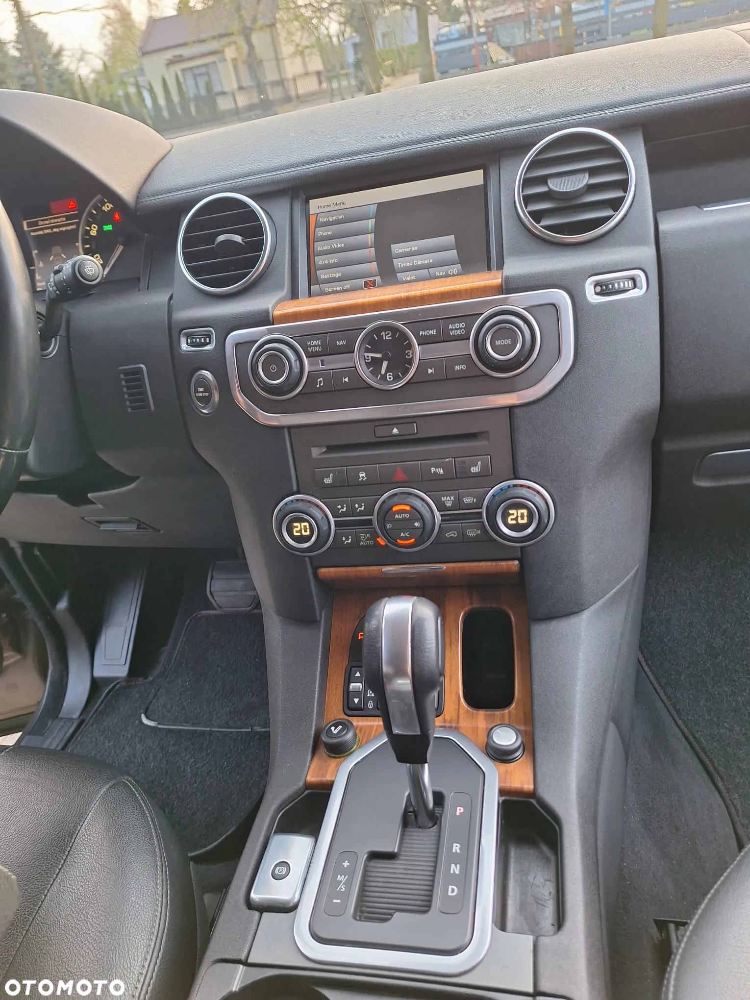 Land Rover Discovery IV 3.0D V6 HSE - 10