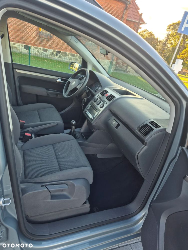Volkswagen Touran - 11
