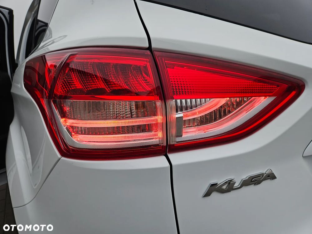 Ford Kuga 2.0 TDCi 2x4 Titanium - 37