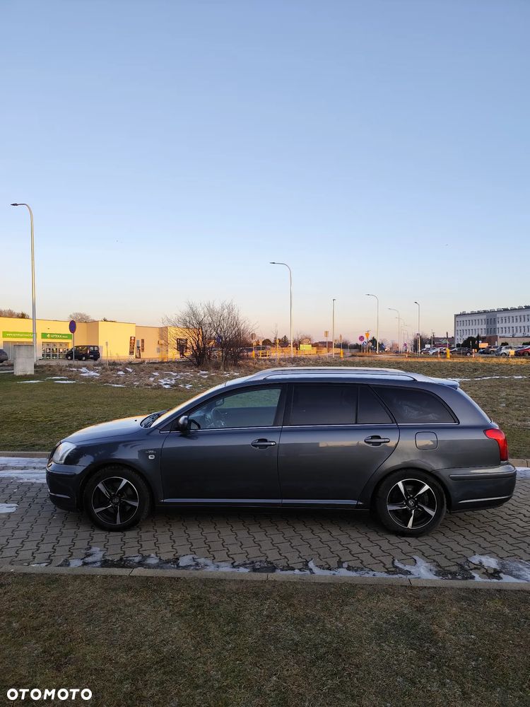 Toyota Avensis 2.2 D-4D Prestige - 2