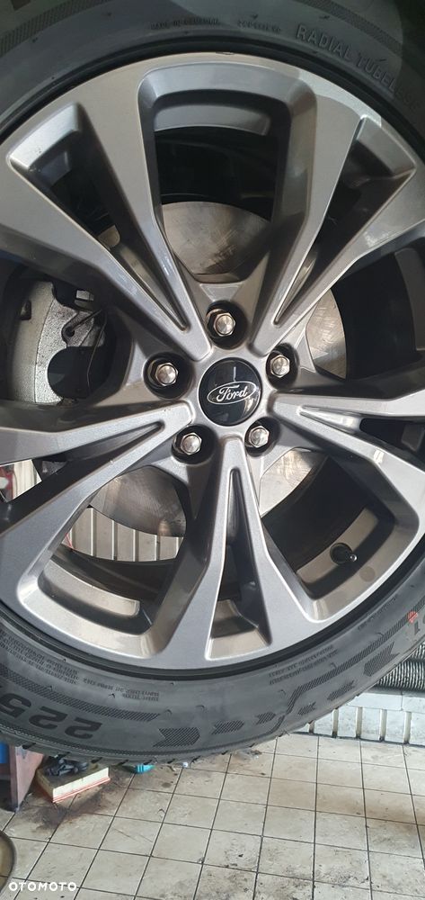 Ford Kuga - 33