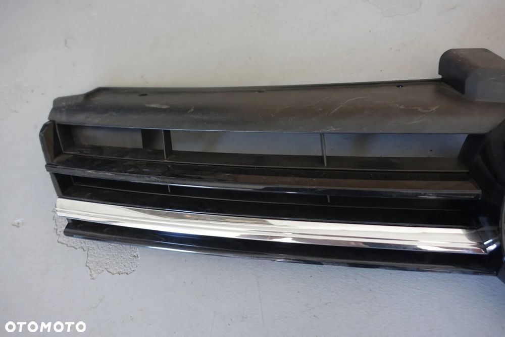 ATRAPA GRILL GOLF VII LIFT RLINE  5G0853653Q - 3