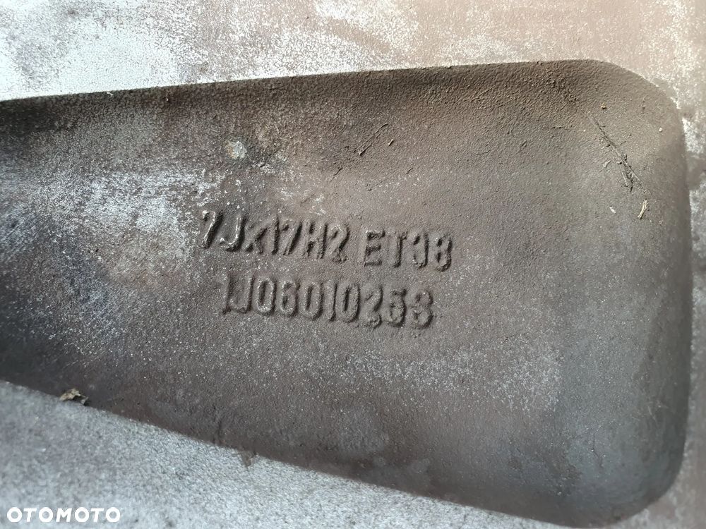 VOLKSWAGEN R17 UNIKATOWE ORYGINALNE FELGI ALUMINIOWE 17" 7J ET38 5X100 ALUFELGI 1J0601025S + OPONY CAŁOROCZNE CAŁOSEZONOWE PRAWIE JAK NOWE 4x KORMORAN ALL SEASON 225/45/R17 pow. 7mm 2022r KOMPLET KÓŁ 4 SZTUKI SANTA MONICA GOLF IV GTI - 6