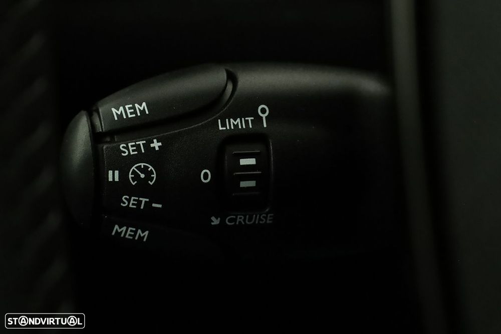 Peugeot 2008 1.2 PureTech Allure - 18