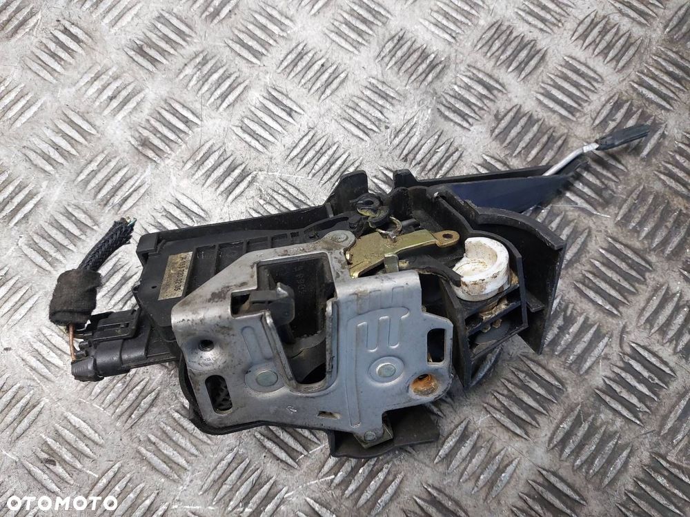 ZAMEK DRZWI PRAWY PRZÓD MERCEDES-BENZ W163 ML A1637203235 - 2