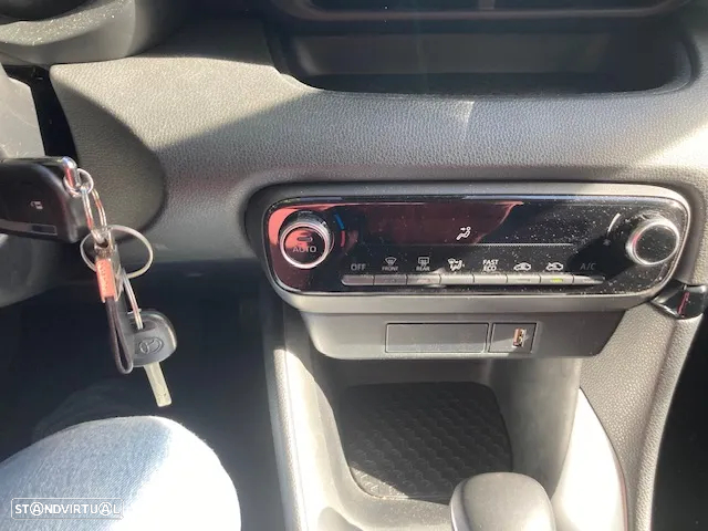Toyota Yaris 1.5 HDF Exclusive - 12