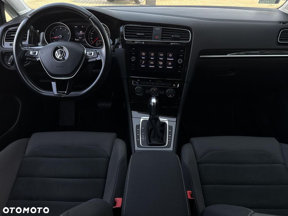 Volkswagen Golf - 10