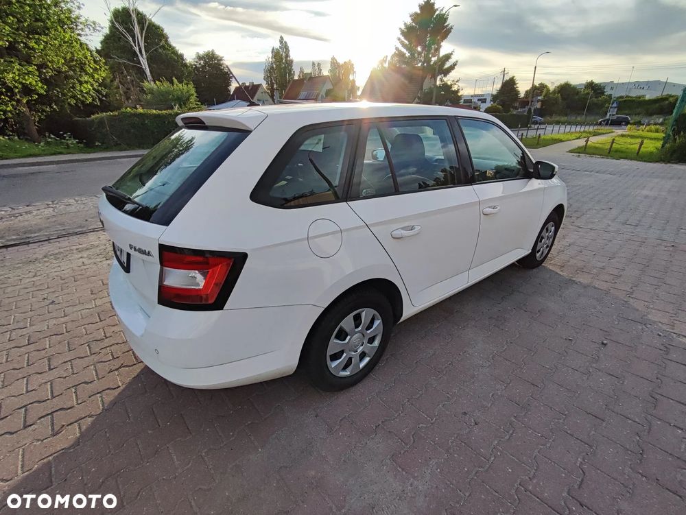 Skoda Fabia 1.2 TSI Active - 10