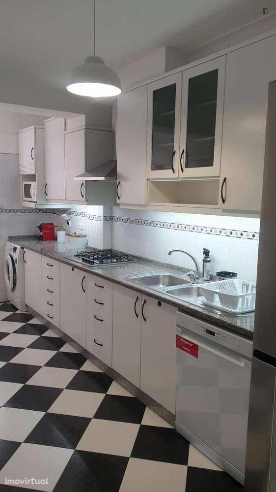 Quarto - localizado em Lisbon - Grande imagem: 5/12