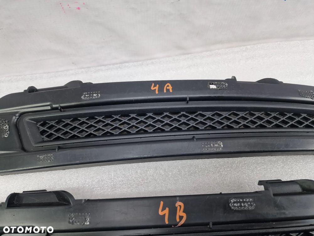 FORD MONDEO MK4 LIFT 09- LEWA / PRAWA KRATKA BOCZNA ZDERZAKA PRZEDNIEGO PRZÓD / LISTWA , NR BS71-15A281-A / BS71-15A282-A , NR AUKCJI B/4 - 2