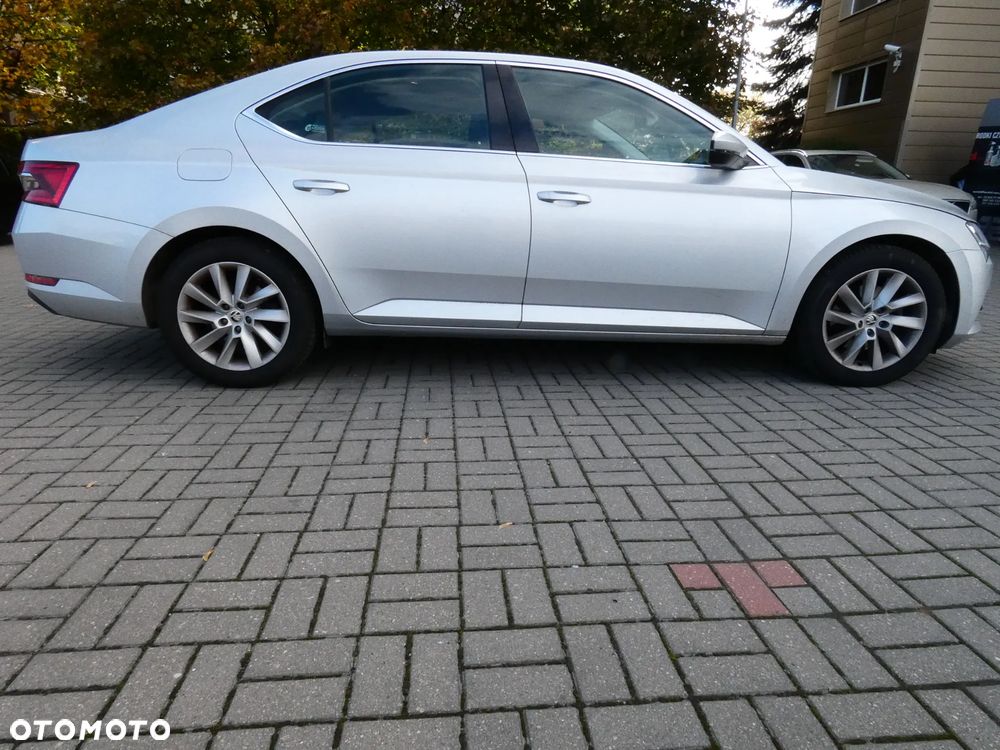 Skoda Superb 2021 photo 5