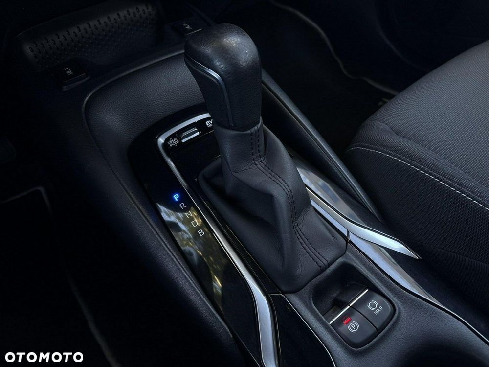 Toyota Corolla 1.8 Hybrid Comfort - 17