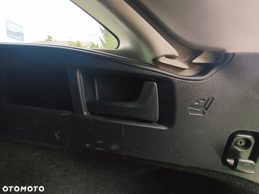 Toyota Auris 1.8 HSD Sol - 19