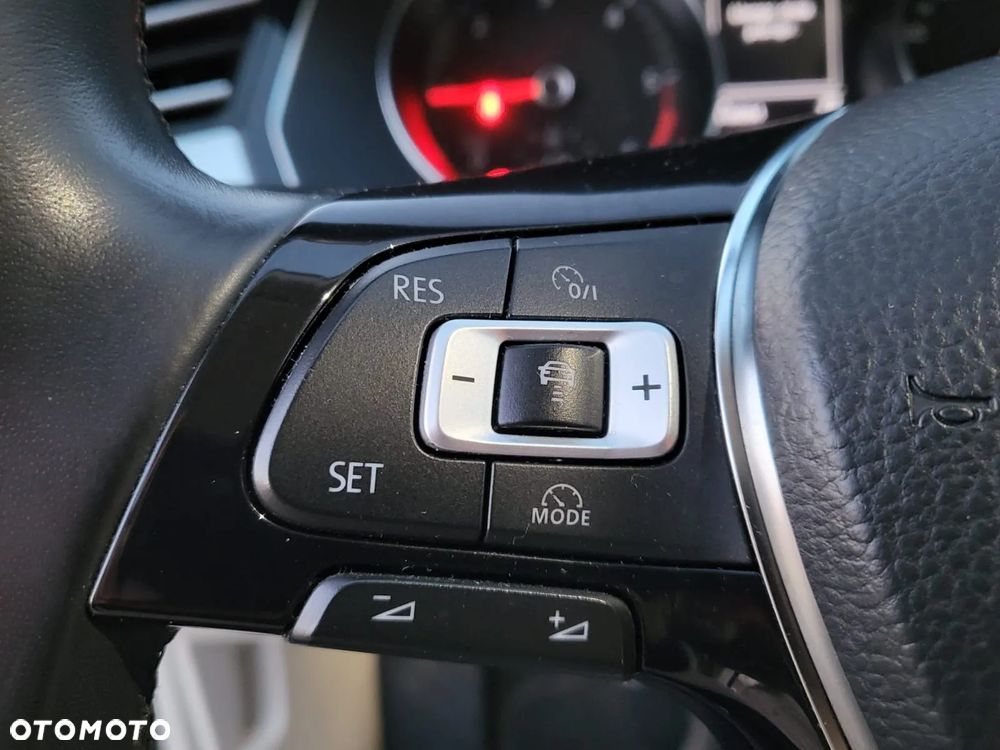 Volkswagen Passat 2.0 TDI SCR Comfortline - 21