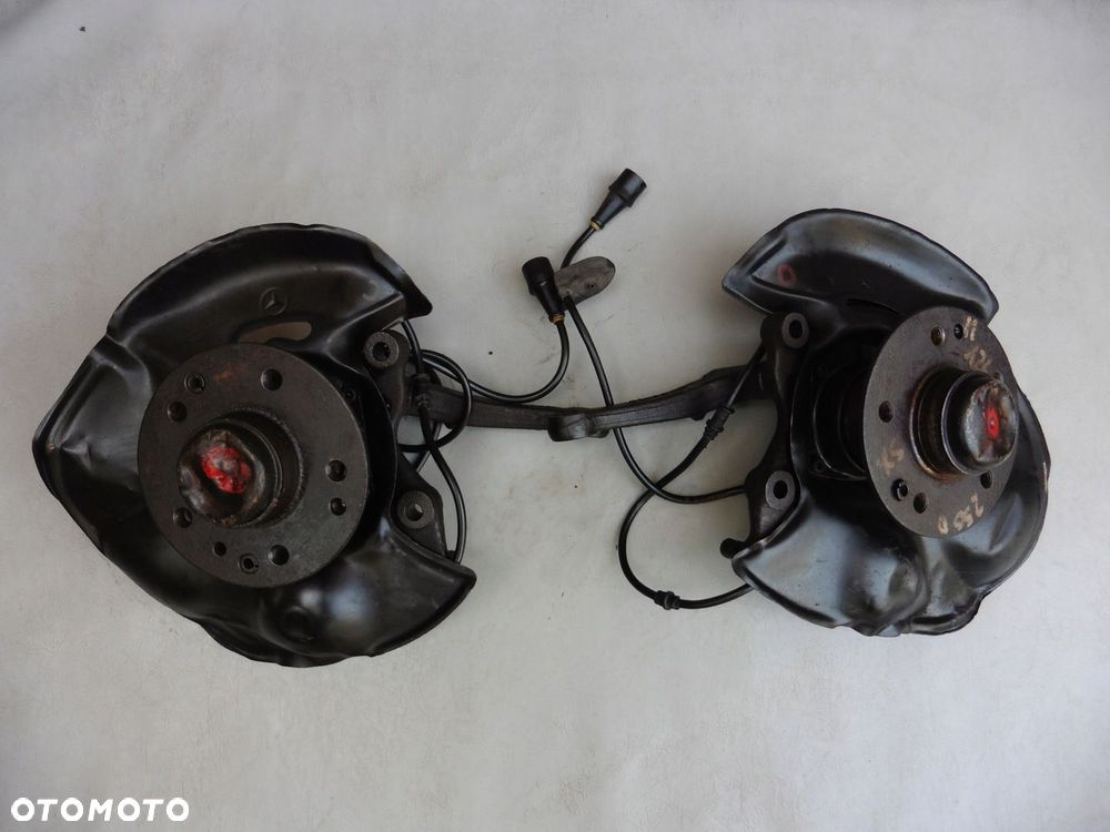 ZWROTNICA PIASTA PRAWA PRZÓD MERCEDES W124 S124 - 1