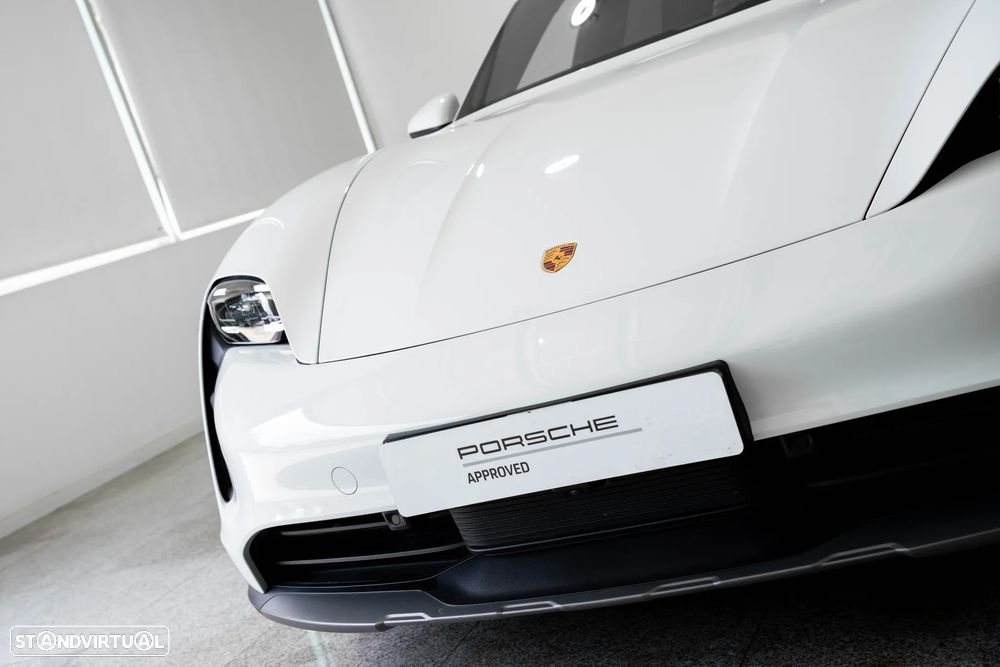 Porsche Taycan Cross Turismo 4 - 14