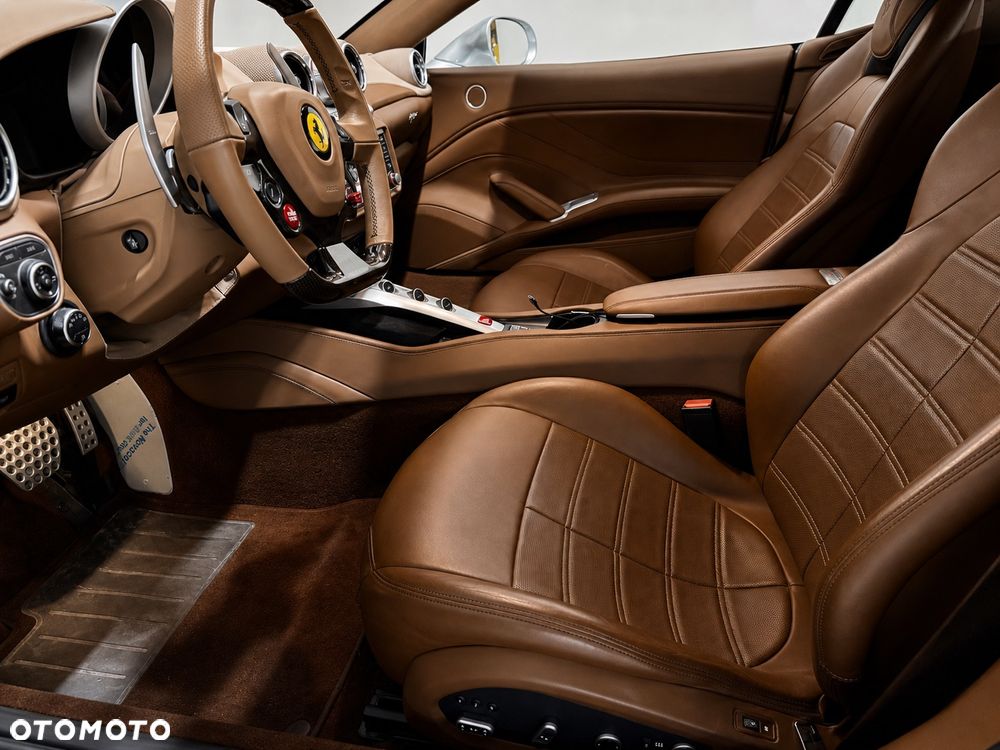 Ferrari California T - 25