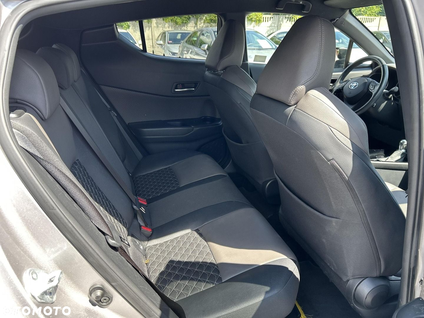 Toyota C-HR - 12