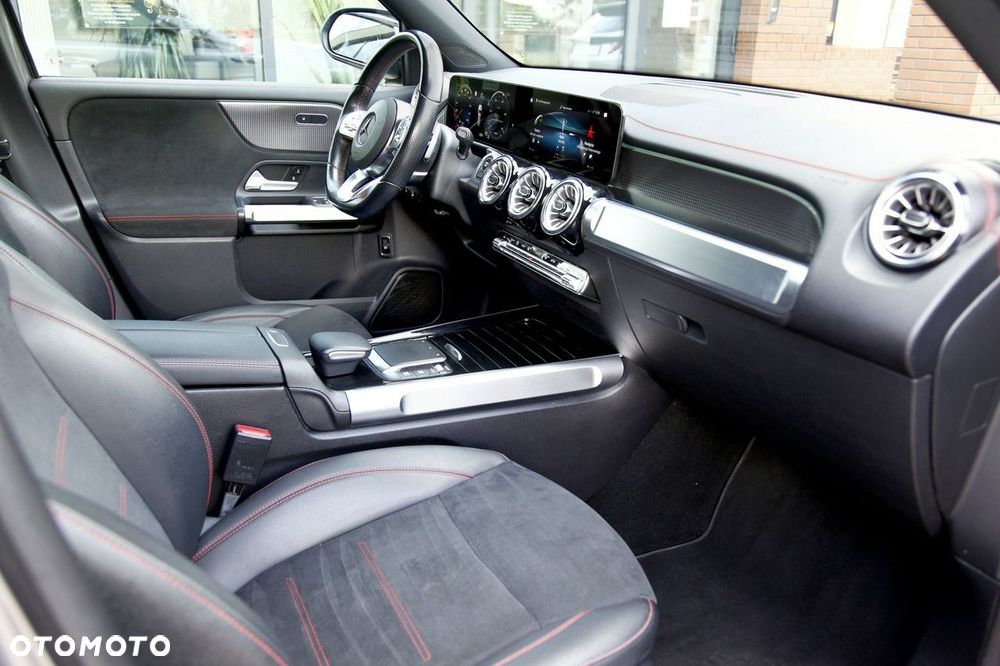 Mercedes-Benz EQB - 12