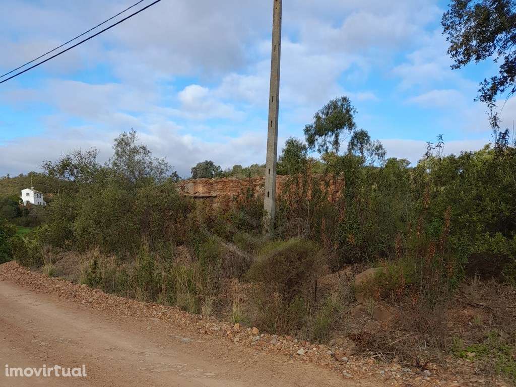 Terreno com ruína, Santa Catarina da Fonte do Bispo, Tavira, Algarve - Grande imagem: 4/11
